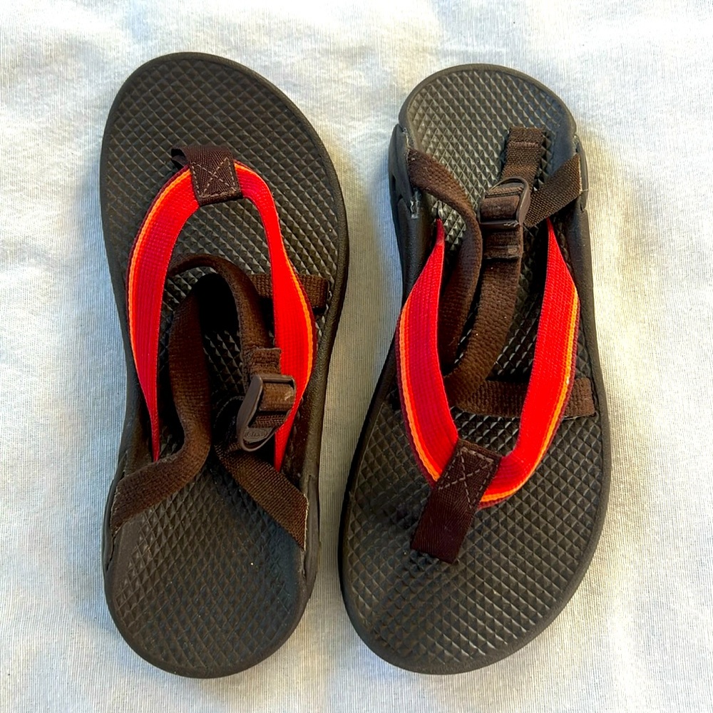⭐️ Chaco hiking sandals super strappy flip flops women size 7
